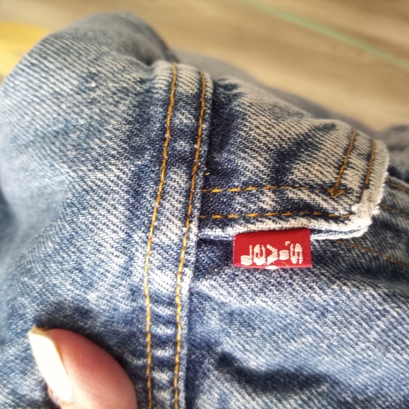 Levi's Light Blue Denim Jacket with White Lining - Picture 6 of 6
